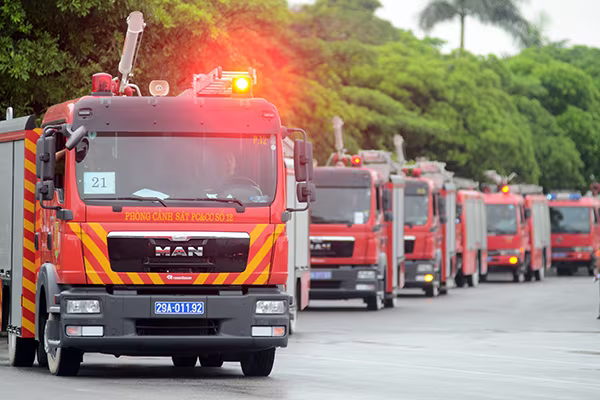 Cận cảnh phương tiện chuyên dụng "khủng" của Cảnh sát PC&CC Hà Nội ảnh 1 Cận cảnh phương tiện chuyên dụng "khủng" của Cảnh sát PC&CC Hà Nội ảnh 1