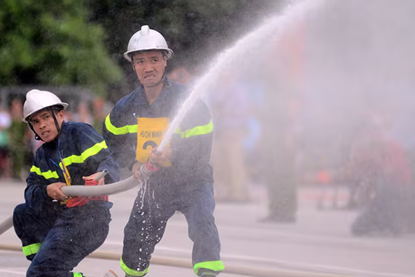 Xem lính cứu hỏa thi tài ứng phó với giặc lửa ảnh 9