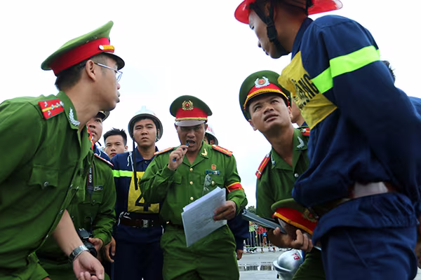 Xem lính cứu hỏa thi tài ứng phó với giặc lửa ảnh 2