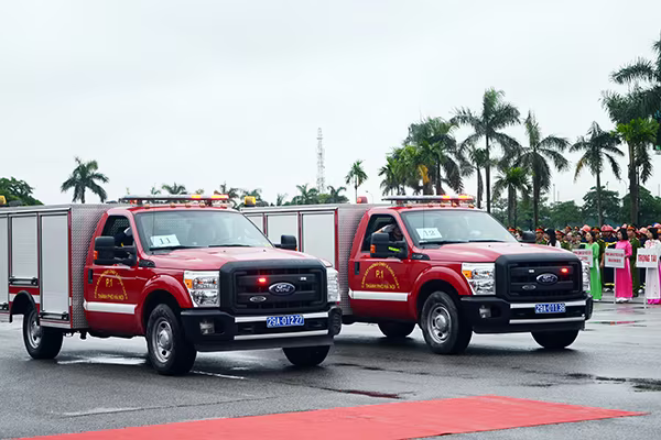 Cận cảnh phương tiện chuyên dụng "khủng" của Cảnh sát PC&CC Hà Nội ảnh 4 Cận cảnh phương tiện chuyên dụng "khủng" của Cảnh sát PC&CC Hà Nội ảnh 4