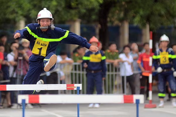 Xem lính cứu hỏa thi tài ứng phó với giặc lửa ảnh 3