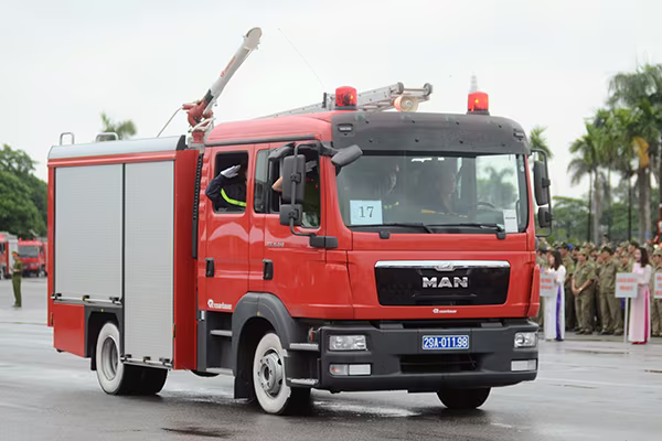 Cận cảnh phương tiện chuyên dụng "khủng" của Cảnh sát PC&CC Hà Nội ảnh 3 Cận cảnh phương tiện chuyên dụng "khủng" của Cảnh sát PC&CC Hà Nội ảnh 3