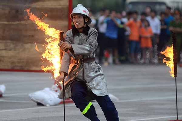 Xem lính cứu hỏa thi tài ứng phó với giặc lửa ảnh 8