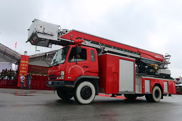 Cận cảnh phương tiện chuyên dụng "khủng" của Cảnh sát PC&CC Hà Nội ảnh 8 Cận cảnh phương tiện chuyên dụng "khủng" của Cảnh sát PC&CC Hà Nội ảnh 8