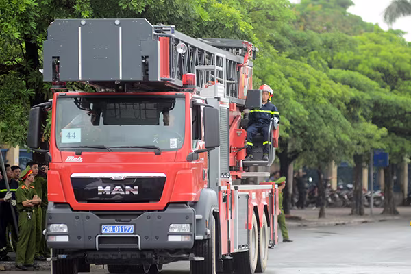 Cận cảnh phương tiện chuyên dụng "khủng" của Cảnh sát PC&CC Hà Nội ảnh 9 Cận cảnh phương tiện chuyên dụng "khủng" của Cảnh sát PC&CC Hà Nội ảnh 9