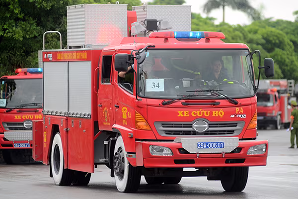 Cận cảnh phương tiện chuyên dụng "khủng" của Cảnh sát PC&CC Hà Nội ảnh 6 Cận cảnh phương tiện chuyên dụng "khủng" của Cảnh sát PC&CC Hà Nội ảnh 6