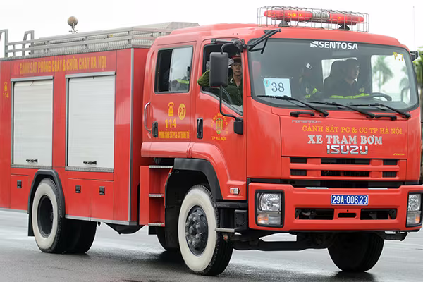 Cận cảnh phương tiện chuyên dụng "khủng" của Cảnh sát PC&CC Hà Nội ảnh 7 Cận cảnh phương tiện chuyên dụng "khủng" của Cảnh sát PC&CC Hà Nội ảnh 7