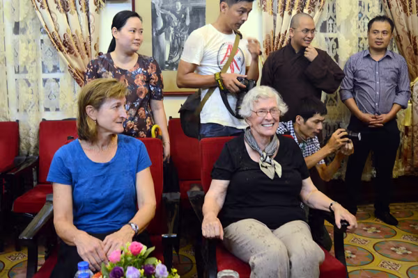 Đại sứ Mỹ tại Việt Nam Ted Osius dự Lễ Vu Lan tại chùa Quán Sứ ảnh 3