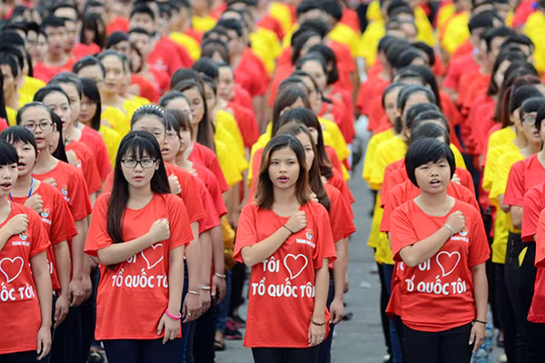 Thiêng liêng giây phút 12.000 người hát Quốc ca ảnh 1 Thiêng liêng giây phút 12.000 người hát Quốc ca ảnh 1