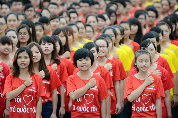 Thiêng liêng giây phút 12.000 người hát Quốc ca ảnh 3 Thiêng liêng giây phút 12.000 người hát Quốc ca ảnh 3