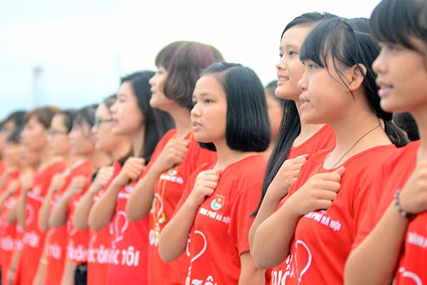 Thiêng liêng giây phút 12.000 người hát Quốc ca ảnh 4 Thiêng liêng giây phút 12.000 người hát Quốc ca ảnh 4