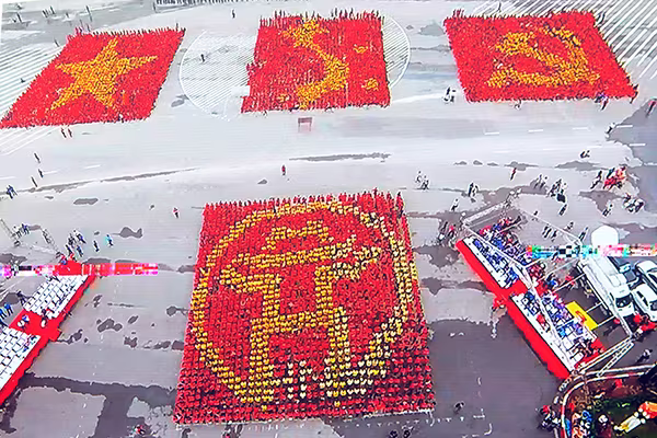 Thiêng liêng giây phút 12.000 người hát Quốc ca ảnh 5 Thiêng liêng giây phút 12.000 người hát Quốc ca ảnh 5