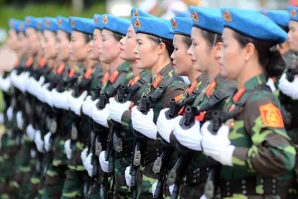 Những bông hồng xinh đẹp, mạnh mẽ tại Lễ diễu binh, diễu hành sáng 2-9 ảnh 2 Những bông hồng xinh đẹp, mạnh mẽ tại Lễ diễu binh, diễu hành sáng 2-9 ảnh 2