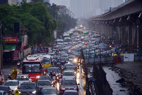 Hà Nội ngập, giao thông ùn tắc sau mưa lớn  ảnh 7 Hà Nội ngập, giao thông ùn tắc sau mưa lớn  ảnh 7