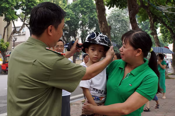 Đội mũ bảo hiểm đạt chuẩn - Về nhà an toàn ảnh 10