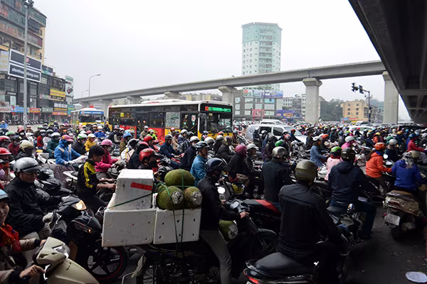 Nhiều người đến công sở muộn vì tắc đường ảnh 1 Nhiều người đến công sở muộn vì tắc đường ảnh 1