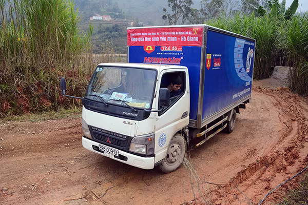 Mang chăn ấm đến với học sinh vùng cao biên giới Hà Giang ảnh 4 Mang chăn ấm đến với học sinh vùng cao biên giới Hà Giang ảnh 4