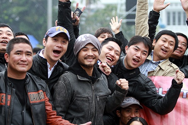 Trần Lập tươi tắn trong buổi tổng duyệt chương trình Đôi bàn tay thắp lửa ảnh 8 Trần Lập tươi tắn trong buổi tổng duyệt chương trình Đôi bàn tay thắp lửa ảnh 8