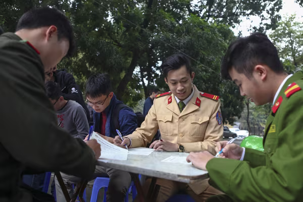 Hơn 900 thanh niên Công an Thủ đô tham gia hiến máu cứu người ảnh 6