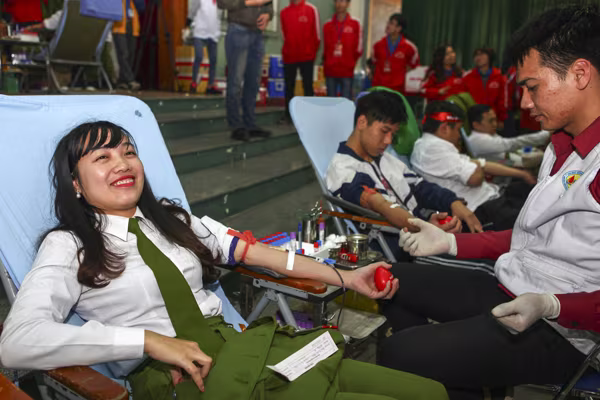 Hơn 900 thanh niên Công an Thủ đô tham gia hiến máu cứu người ảnh 9