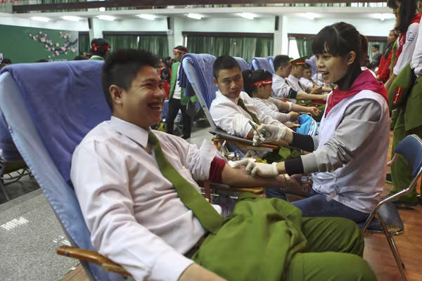 Hơn 900 thanh niên Công an Thủ đô tham gia hiến máu cứu người ảnh 8