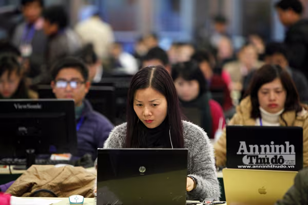 Xem các phóng viên tác nghiệp tại Đại hội Đảng toàn quốc lần thứ XII ảnh 7