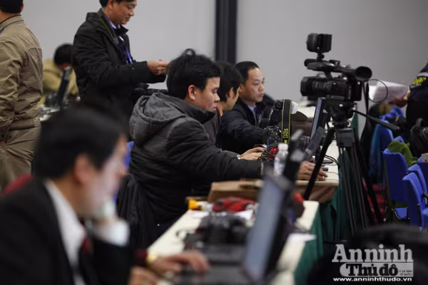 Xem các phóng viên tác nghiệp tại Đại hội Đảng toàn quốc lần thứ XII ảnh 9