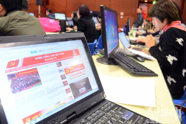 Xem các phóng viên tác nghiệp tại Đại hội Đảng toàn quốc lần thứ XII ảnh 10