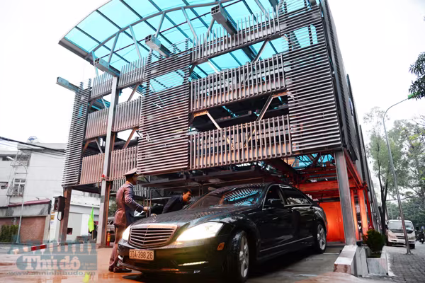 Cận cảnh điểm đỗ xe bằng giàn thép hiện đại bậc nhất Thủ đô ảnh 2 Cận cảnh điểm đỗ xe bằng giàn thép hiện đại bậc nhất Thủ đô ảnh 2