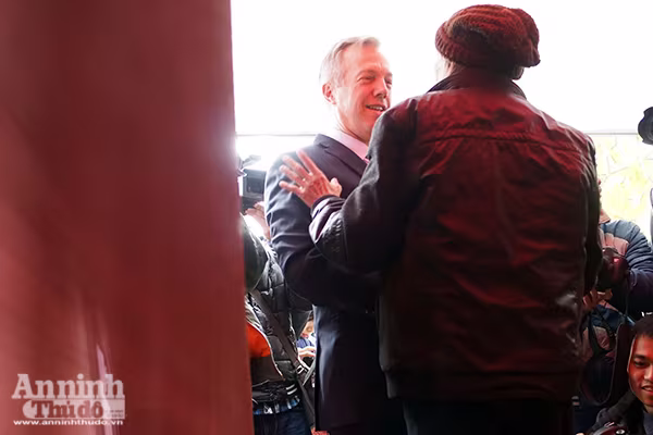 Xem Đại sứ Mỹ viết thư pháp đón chào năm mới Bính Thân ảnh 1