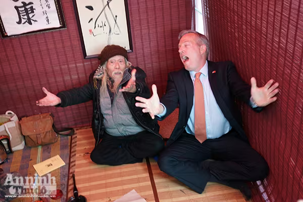 Xem Đại sứ Mỹ viết thư pháp đón chào năm mới Bính Thân ảnh 7