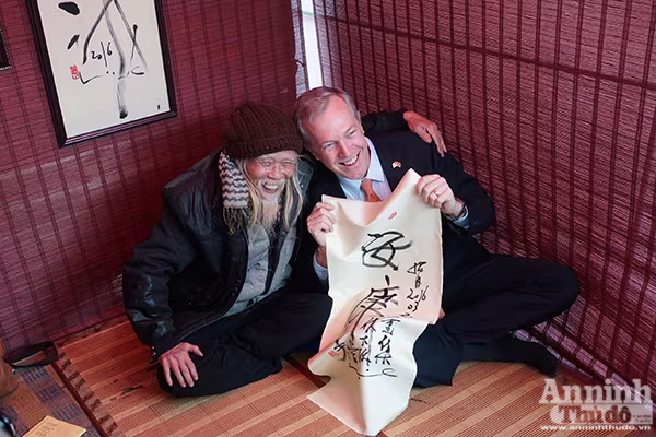 Xem Đại sứ Mỹ viết thư pháp đón chào năm mới Bính Thân ảnh 6