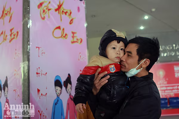 Cảm động chuyến xe tình nghĩa đưa bệnh nhân nhi về quê ăn tết ảnh 5 Cảm động chuyến xe tình nghĩa đưa bệnh nhân nhi về quê ăn tết ảnh 5