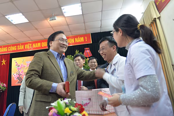 Bí thư Thành ủy Hoàng Trung Hải thăm hỏi, động viên các đơn vị ứng trực phục vụ nhân dân dịp Tết ảnh 7 Bí thư Thành ủy Hoàng Trung Hải thăm hỏi, động viên các đơn vị ứng trực phục vụ nhân dân dịp Tết ảnh 7