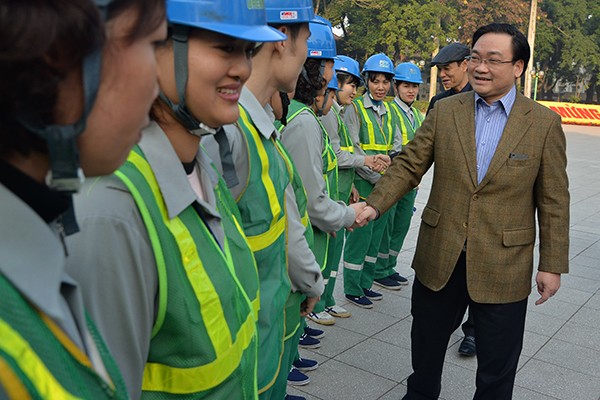 Bí thư Thành ủy Hoàng Trung Hải thăm hỏi, động viên các đơn vị ứng trực phục vụ nhân dân dịp Tết ảnh 2 Bí thư Thành ủy Hoàng Trung Hải thăm hỏi, động viên các đơn vị ứng trực phục vụ nhân dân dịp Tết ảnh 2