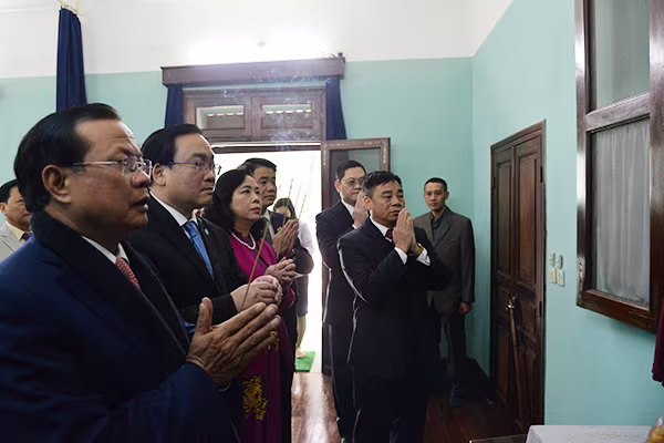 Lãnh đạo thành phố Hà Nội dâng hương tưởng nhớ Chủ tịch Hồ Chí Minh ảnh 1 Lãnh đạo thành phố Hà Nội dâng hương tưởng nhớ Chủ tịch Hồ Chí Minh ảnh 1