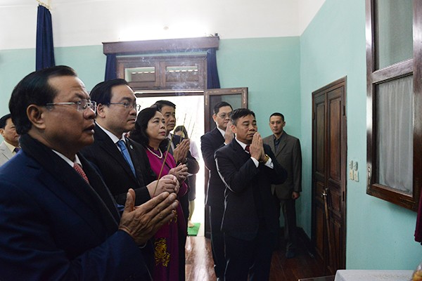 Lãnh đạo thành phố Hà Nội dâng hương tưởng nhớ Chủ tịch Hồ Chí Minh ảnh 1 Lãnh đạo thành phố Hà Nội dâng hương tưởng nhớ Chủ tịch Hồ Chí Minh ảnh 1