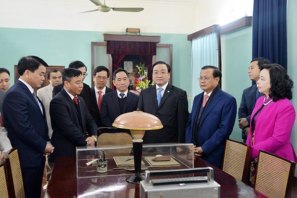 Lãnh đạo thành phố Hà Nội dâng hương tưởng nhớ Chủ tịch Hồ Chí Minh ảnh 2 Lãnh đạo thành phố Hà Nội dâng hương tưởng nhớ Chủ tịch Hồ Chí Minh ảnh 2