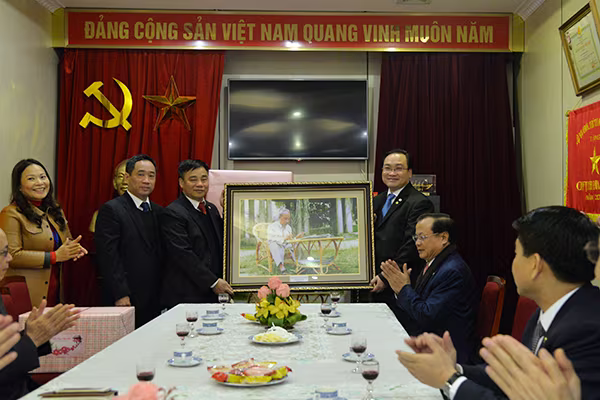 Lãnh đạo thành phố Hà Nội dâng hương tưởng nhớ Chủ tịch Hồ Chí Minh ảnh 4 Lãnh đạo thành phố Hà Nội dâng hương tưởng nhớ Chủ tịch Hồ Chí Minh ảnh 4