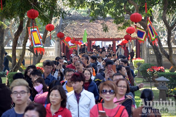 Nô nức đi xin chữ đầu năm ảnh 1 Nô nức đi xin chữ đầu năm ảnh 1