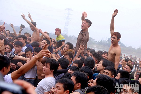 Những hình ảnh bạo lực sởn gai ốc tại hội phết Hiền Quan 2016 ảnh 5 Những hình ảnh bạo lực sởn gai ốc tại hội phết Hiền Quan 2016 ảnh 5