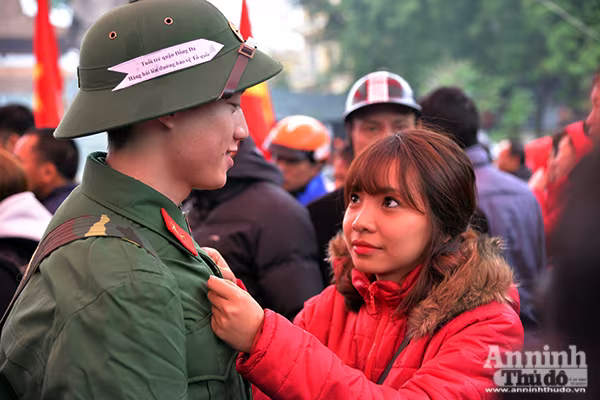 Tuổi trẻ Thủ đô náo nức lên đường thực hiện nghĩa vụ thiêng liêng với Tổ quốc ảnh 6 Tuổi trẻ Thủ đô náo nức lên đường thực hiện nghĩa vụ thiêng liêng với Tổ quốc ảnh 6