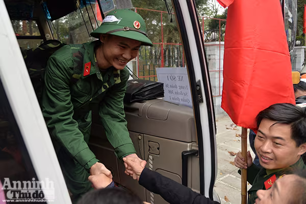 Chủ tịch UBND TP.Hà Nội Nguyễn Đức Chung động viên tân binh lên đường nhập ngũ ảnh 9 Chủ tịch UBND TP.Hà Nội Nguyễn Đức Chung động viên tân binh lên đường nhập ngũ ảnh 9