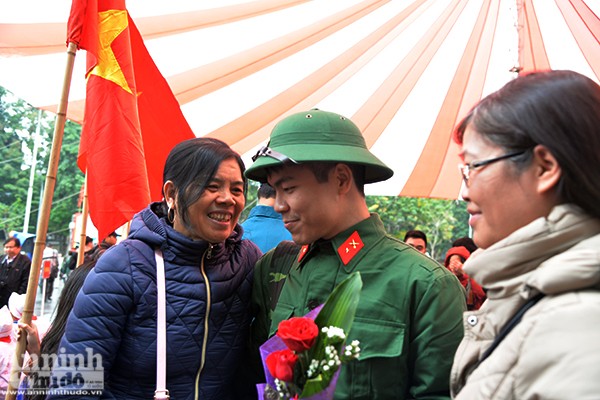 Tuổi trẻ Thủ đô náo nức lên đường thực hiện nghĩa vụ thiêng liêng với Tổ quốc ảnh 8 Tuổi trẻ Thủ đô náo nức lên đường thực hiện nghĩa vụ thiêng liêng với Tổ quốc ảnh 8