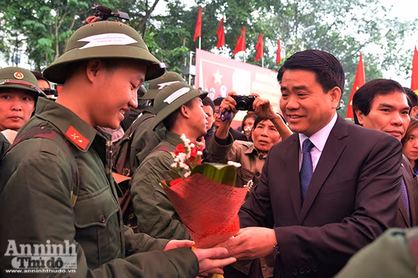 Chủ tịch UBND TP.Hà Nội Nguyễn Đức Chung động viên tân binh lên đường nhập ngũ ảnh 5 Chủ tịch UBND TP.Hà Nội Nguyễn Đức Chung động viên tân binh lên đường nhập ngũ ảnh 5