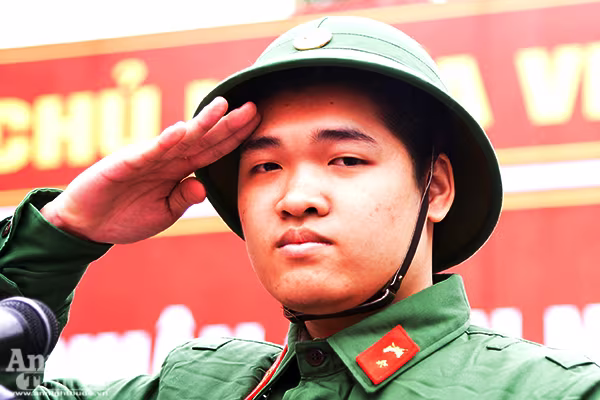 Chủ tịch UBND TP.Hà Nội Nguyễn Đức Chung động viên tân binh lên đường nhập ngũ ảnh 6 Chủ tịch UBND TP.Hà Nội Nguyễn Đức Chung động viên tân binh lên đường nhập ngũ ảnh 6