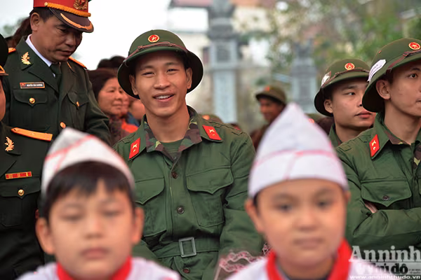 Chủ tịch UBND TP.Hà Nội Nguyễn Đức Chung động viên tân binh lên đường nhập ngũ ảnh 3 Chủ tịch UBND TP.Hà Nội Nguyễn Đức Chung động viên tân binh lên đường nhập ngũ ảnh 3