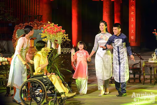 Ngất ngây với hình ảnh người phụ nữ Việt Nam trong tà áo dài tuyệt đẹp ảnh 10 Ngất ngây với hình ảnh người phụ nữ Việt Nam trong tà áo dài tuyệt đẹp ảnh 10