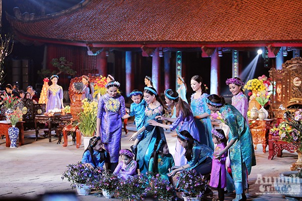Ngất ngây với hình ảnh người phụ nữ Việt Nam trong tà áo dài tuyệt đẹp ảnh 1 Ngất ngây với hình ảnh người phụ nữ Việt Nam trong tà áo dài tuyệt đẹp ảnh 1