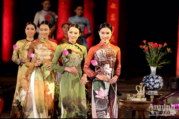 Ngất ngây với hình ảnh người phụ nữ Việt Nam trong tà áo dài tuyệt đẹp ảnh 4 Ngất ngây với hình ảnh người phụ nữ Việt Nam trong tà áo dài tuyệt đẹp ảnh 4